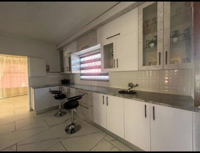 3 BEDROOM HOUSE FOR SALE IN VANDERBIJLPARK CE 4